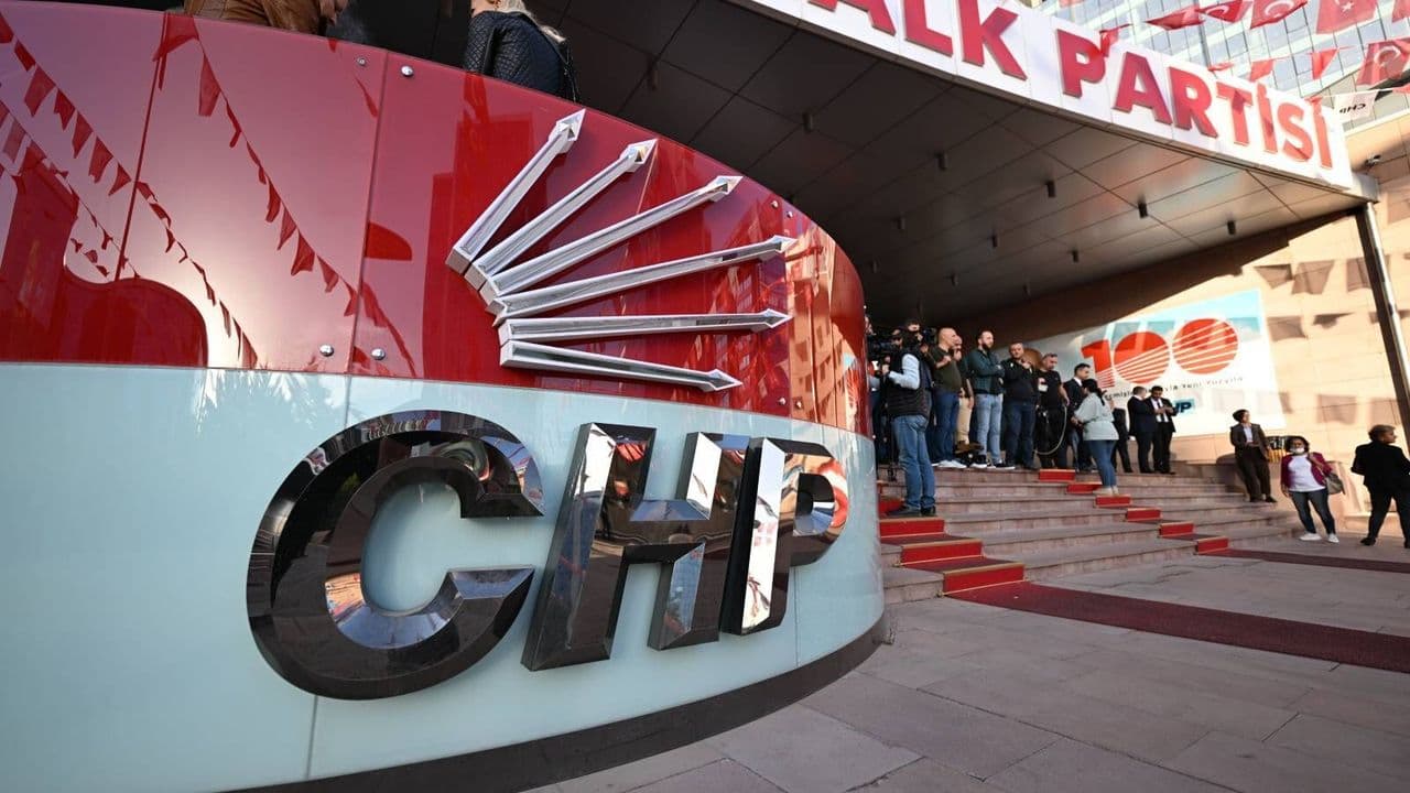 CHP'de örgüt değişikliği hızlandı: Gözler MYK toplantısı ve 'yeni parti'de!