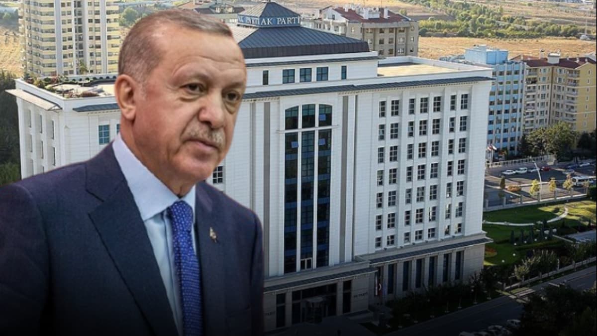 AK Parti ‘Dört il başkanını görevden aldık’ dedi, ikisi “İstifa ettik’ diye düzeltti